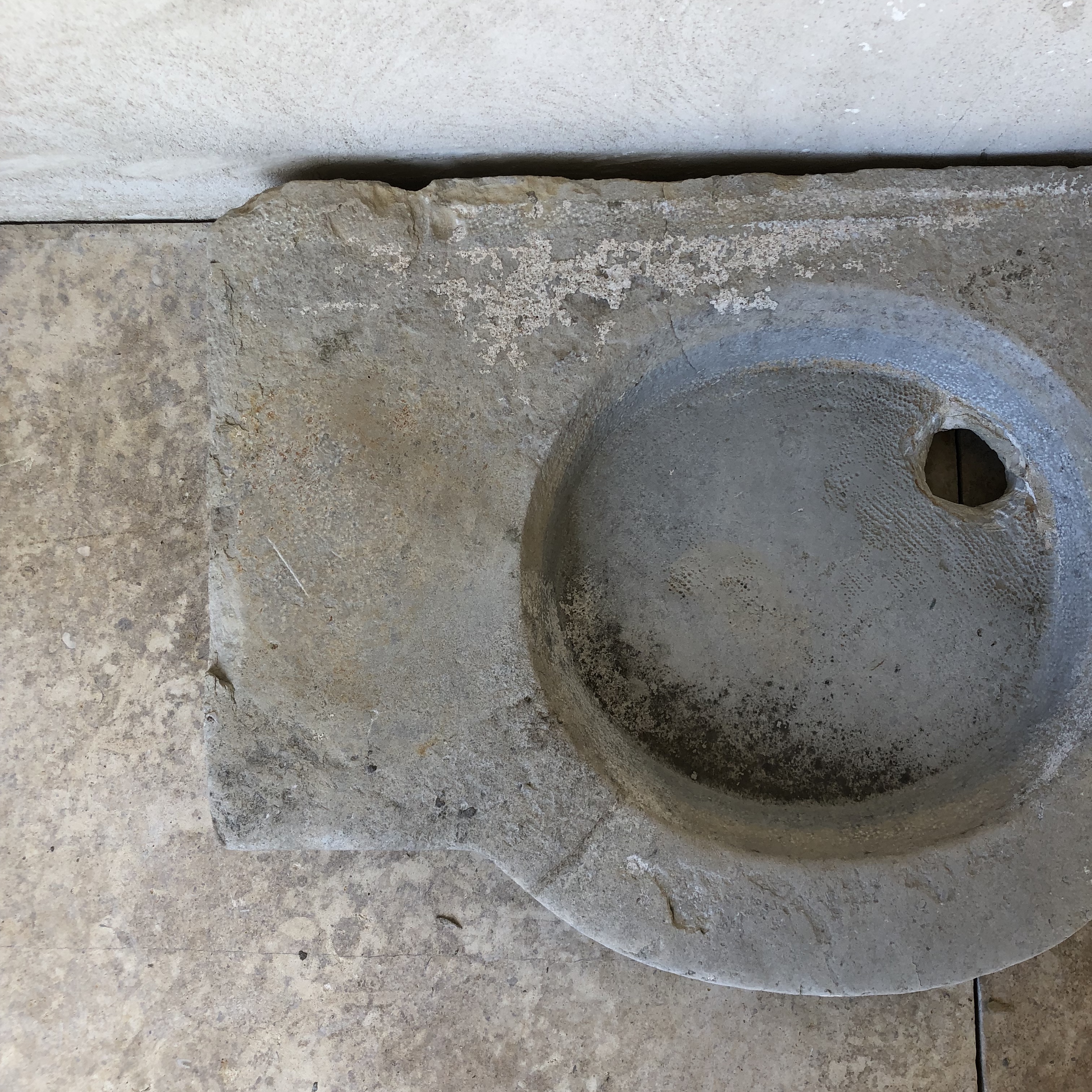 Reclaimed stone sink from Bages, Aude a Commune in France - image 5